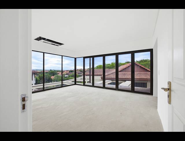 8 BEDROOM HOUSE FOR SALE IN IZINGA
